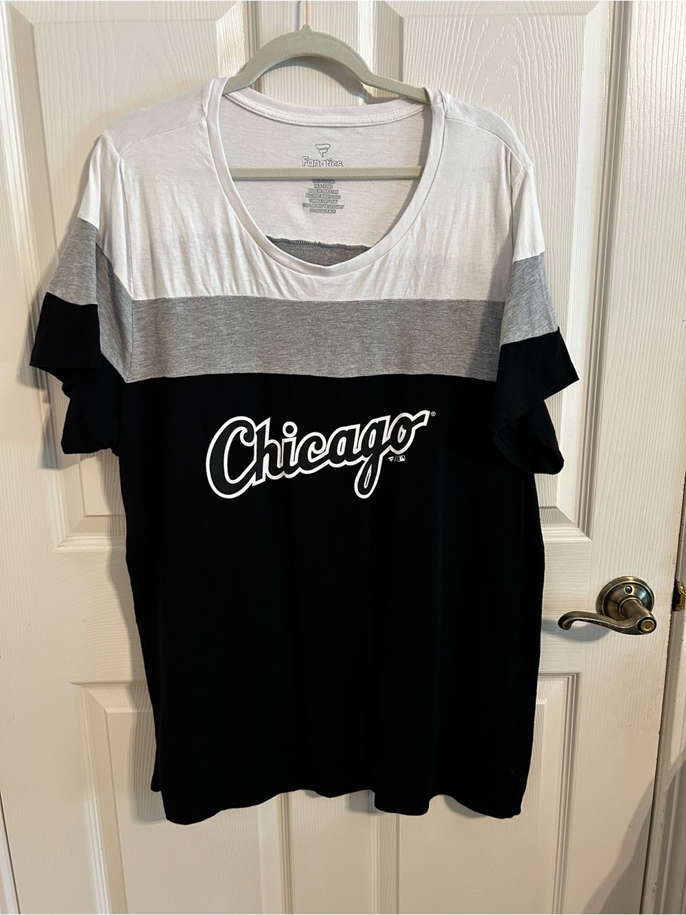 Fanatics Brand: White, Black and Gray Chicago White Sox Tee